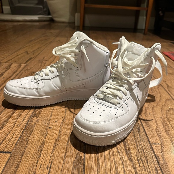 White High Top Nike Air Force Ones. Men’s size 9 - Picture 2 of 9